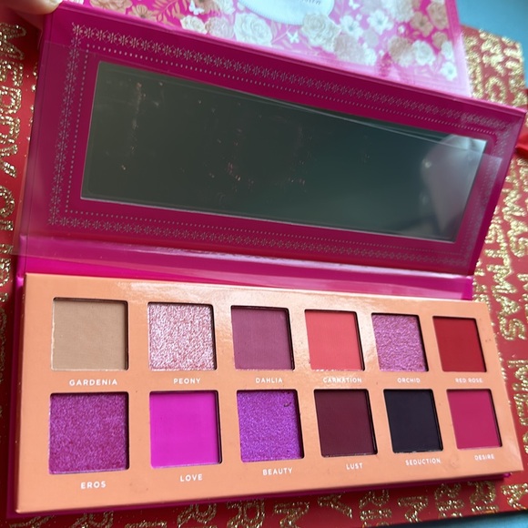 Ace Beaute Eyeshadow palette!! 💕🌸🌷🌺💐🪷🌼 - Picture 3 of 6